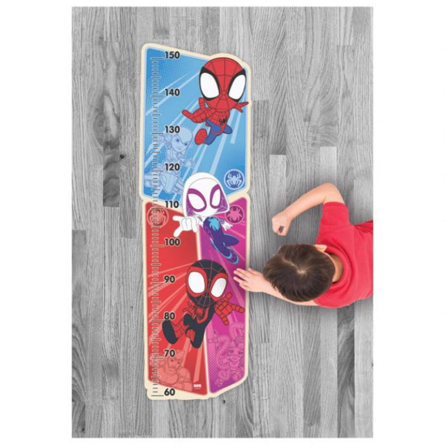Spiderman puzzle i visinomjer, dječak u igri