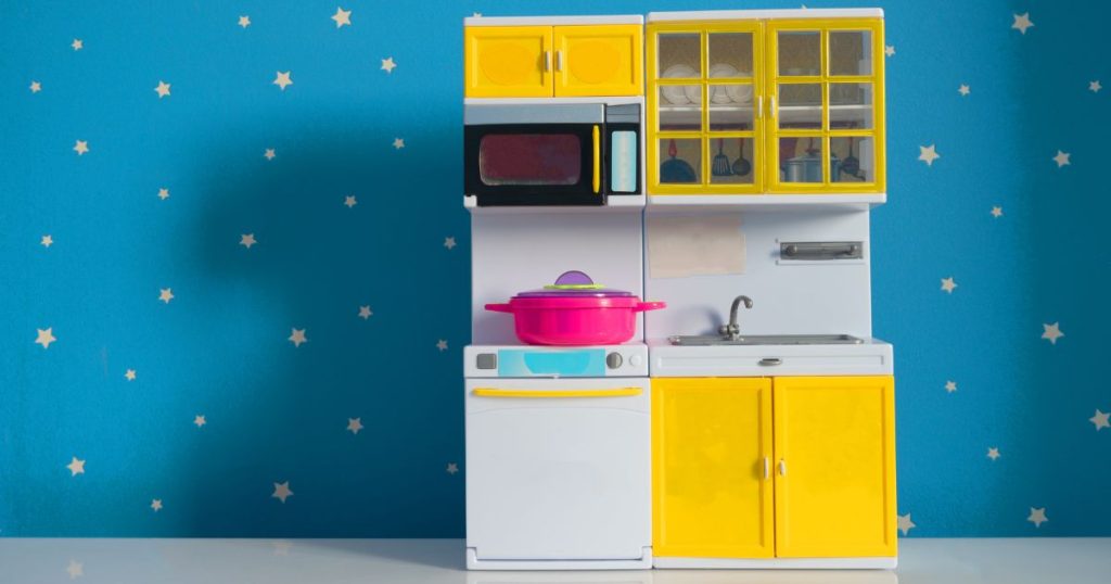 Mala dječja kuhinja: veliki doživljaj i osjećaj samostalnosti