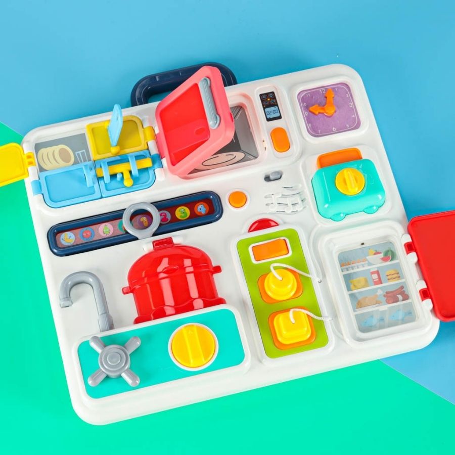 Senzorna manipulacijska ploča s elementima kuhinje Montessori