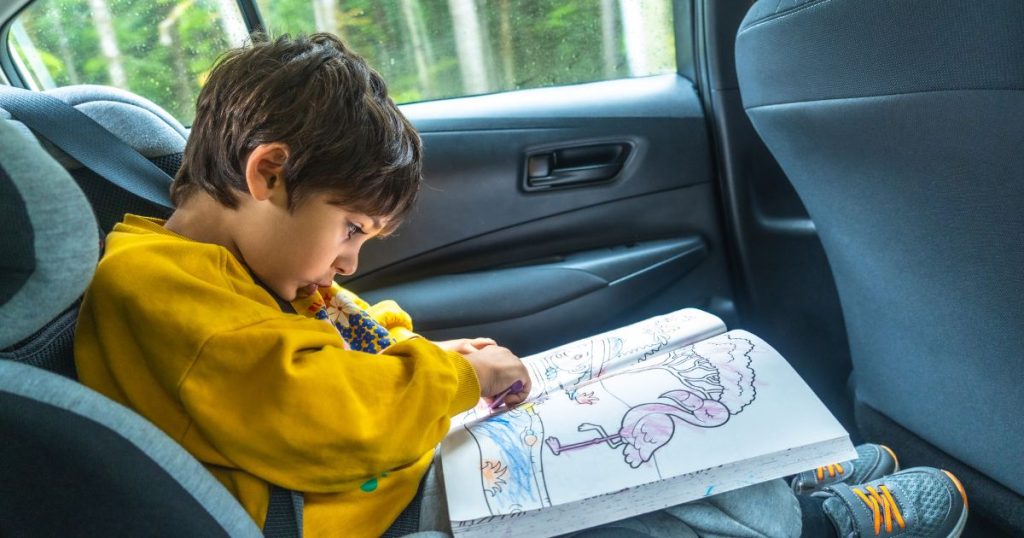 Bojanke pripremaju dijete za rad na papiru u školi