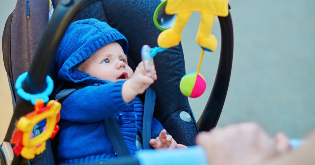 Kako igračke za kolica potiču razvoj bebe